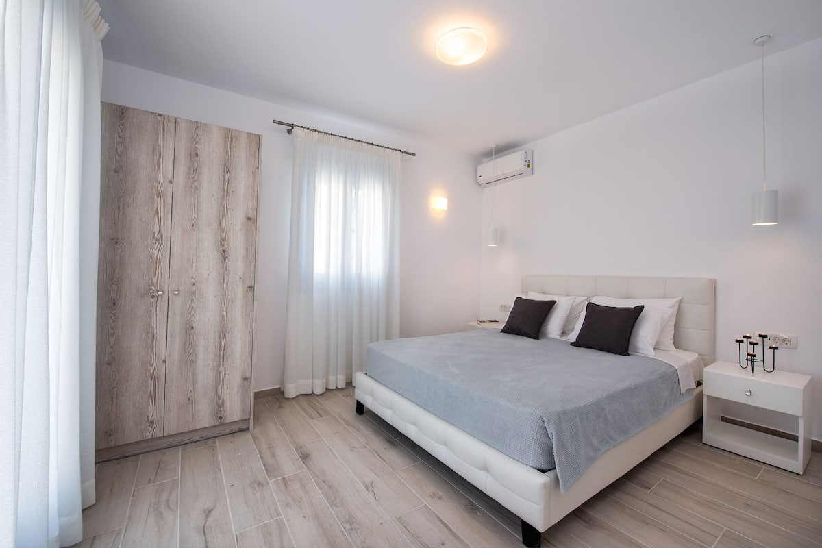 Apartment, 2 Bedrooms, Hot Tub, Ground Floor | 2 bedrooms, Frette Italian sheets, premium bedding, in-room safe