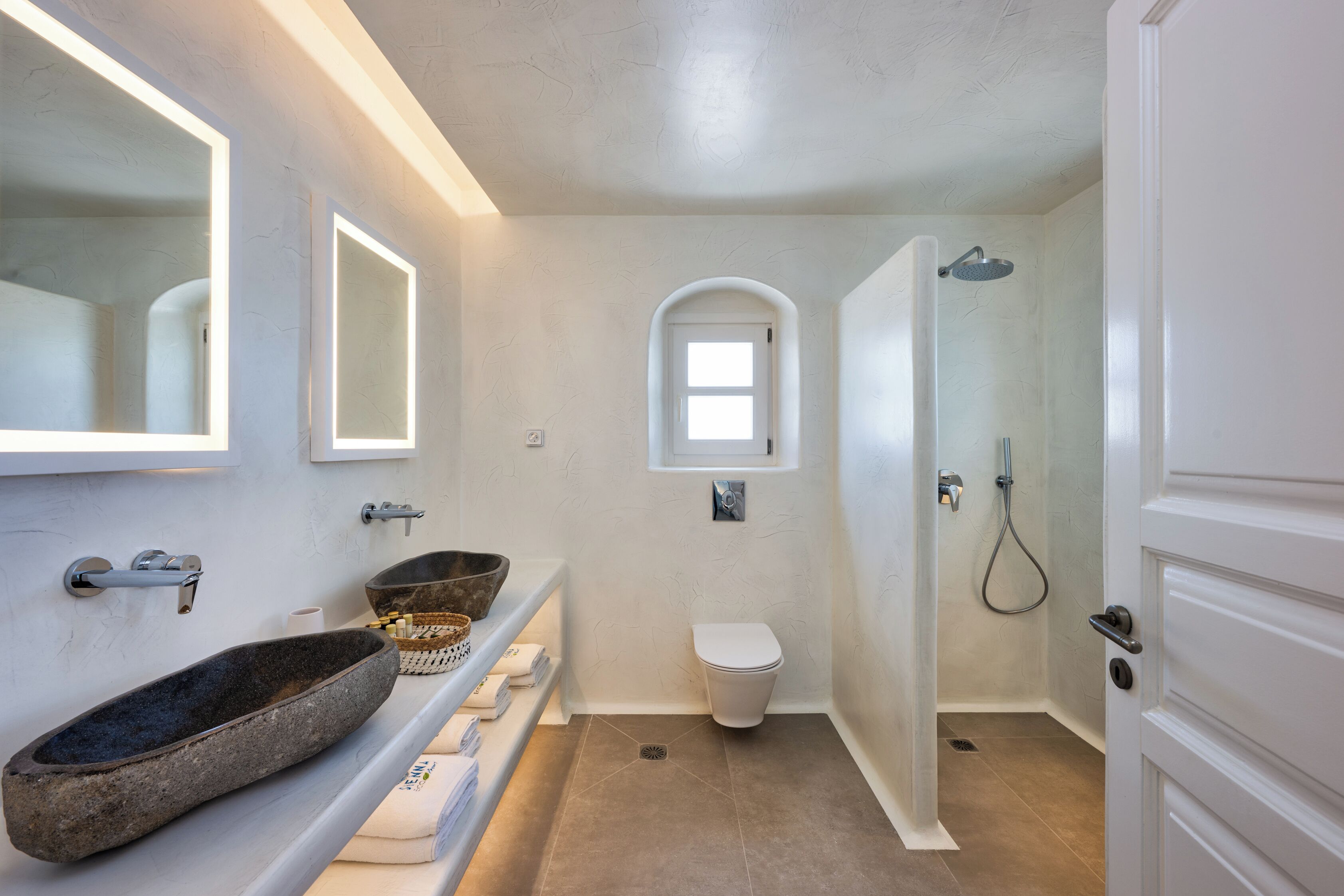 Villa – exclusive, 3 soverom | Bad | Designertoalettartikler, hårføner, badekåper og tøfler