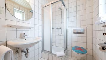Dusche, Haartrockner, HandtĂŒcher
