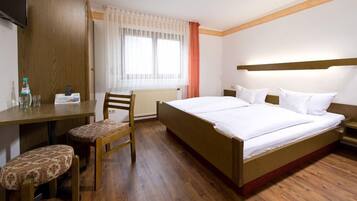 Standard-Doppelzimmer, 1 Doppelbett | Zimmersafe, schallisolierte Zimmer, kostenloses WLAN
