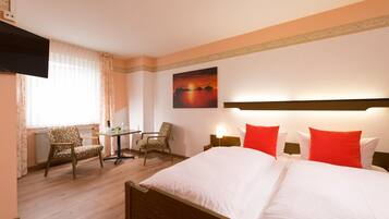 Triple Room | In-room safe, soundproofing, free WiFi