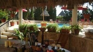 Outdoor dining - Ta' Bertu Host Family Bed & Breakfast (Zurrieq)