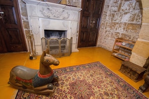 Suite, Private Bathroom, Ground Floor | Bathroom - The Burrow Guest House (Tarxien)