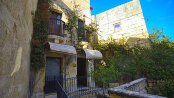 Pintu masuk hartanah