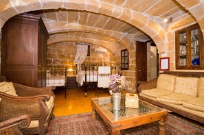 Suite, Private Bathroom, Ground Floor - The Burrow Guest House (Tarxien)