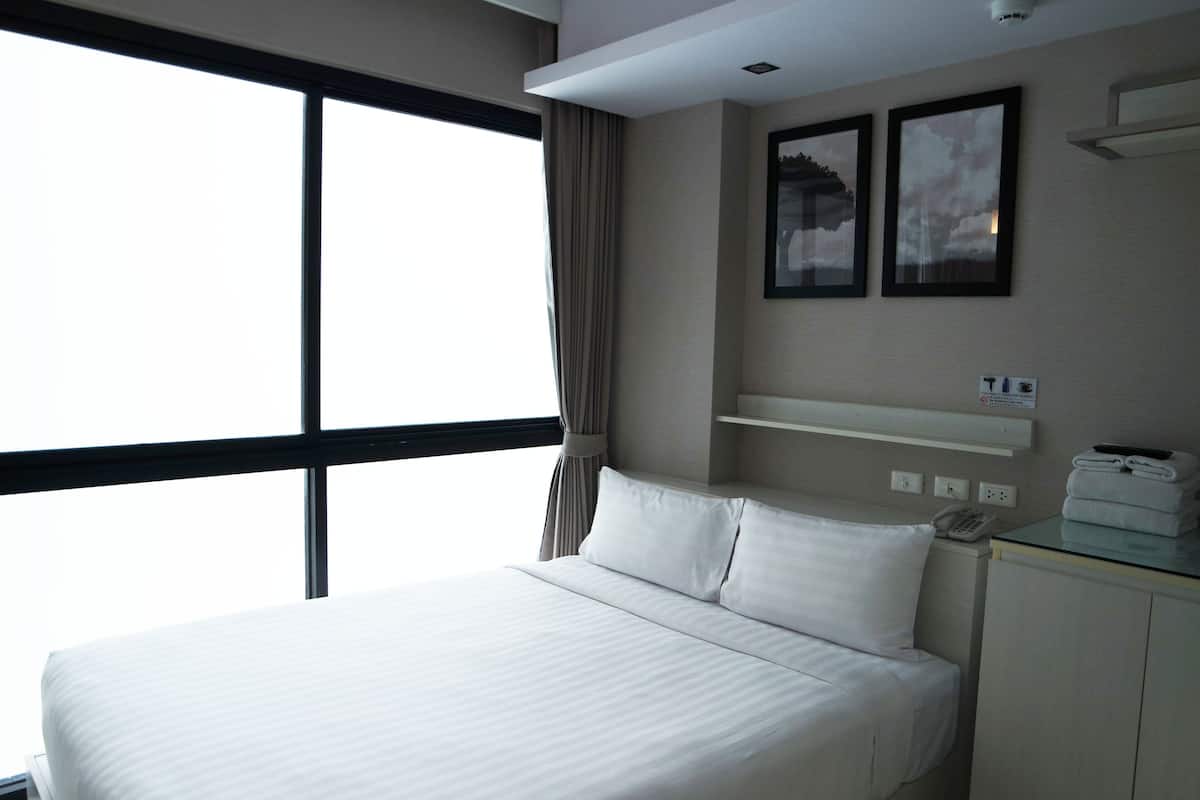 標準客房 | 客房內保險箱、書桌、免費無線上網