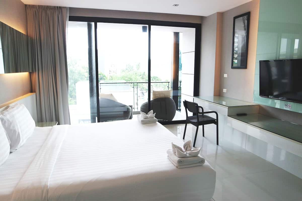 Deluxe Side Sea View | 客房內保險箱、書桌、免費無線上網
