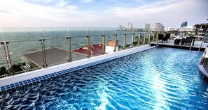 Outdoor pool - Serenotel Pattaya Beach Front (Pattaya)