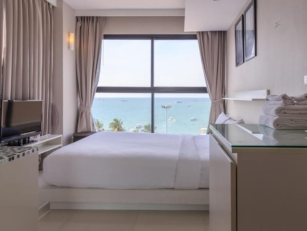 Habitación estándar, vista al mar | Caja de seguridad en la habitación, escritorio y wifi gratis 