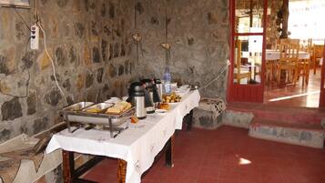 Sudah termasuk sarapan prasmanan setiap hari