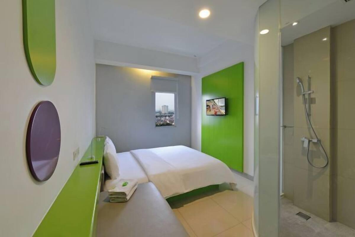 In-room safe, free WiFi, bed sheets