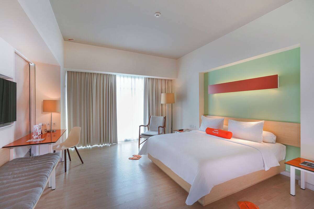 In-room safe, desk, soundproofing, free WiFi