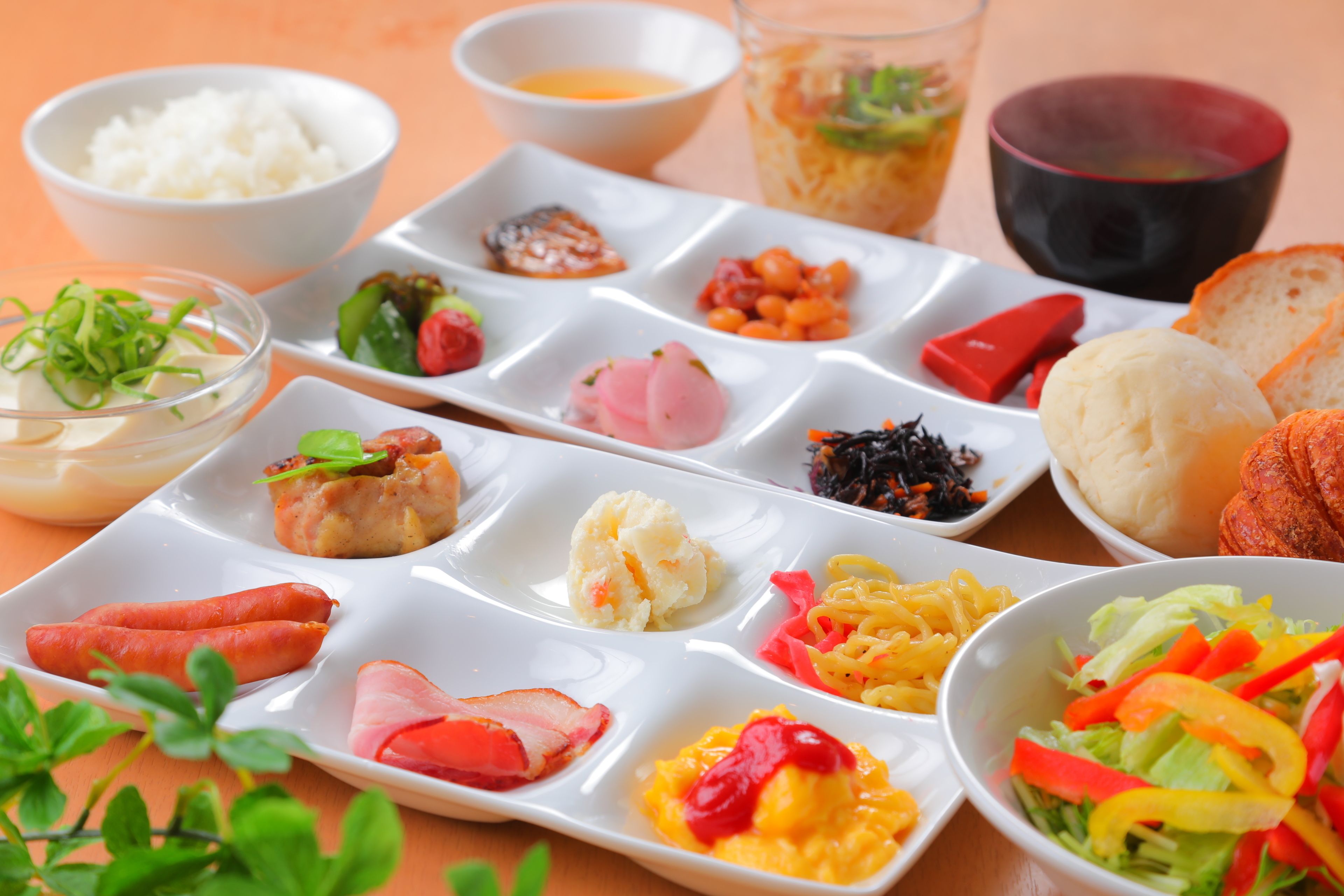 daily buffet breakfast (jpy 900 per person)