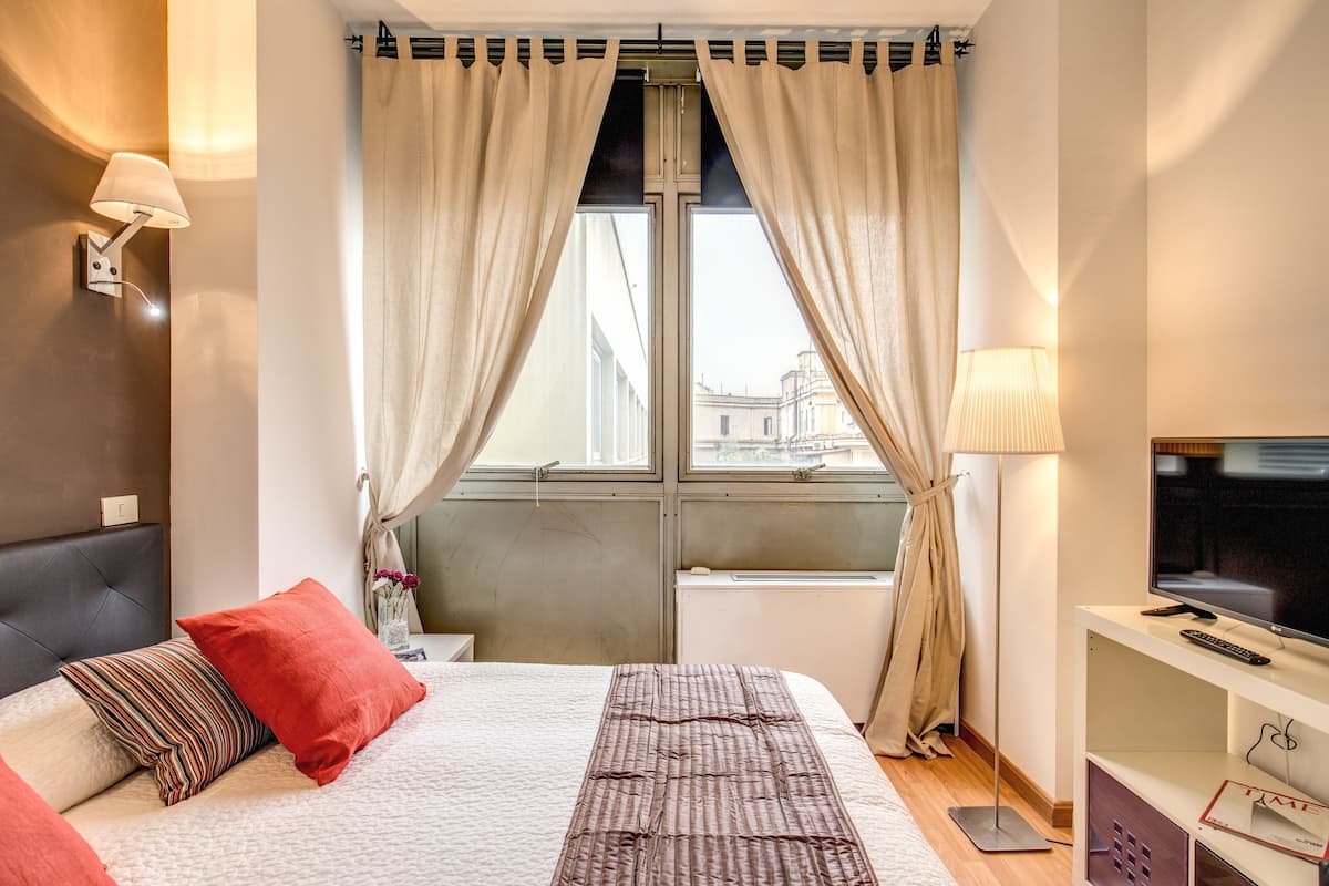 1 habitación, tabla de planchar con plancha, wifi gratis y ropa de cama
