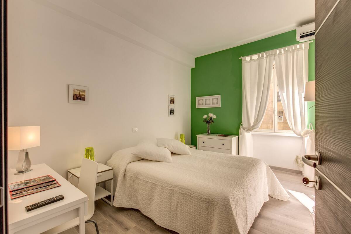 Iron/ironing board, free WiFi, bed sheets