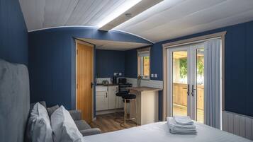 Deluxe Room, Ensuite (Shepherd's Hut) | Bed sheets