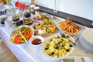 Free buffet breakfast
