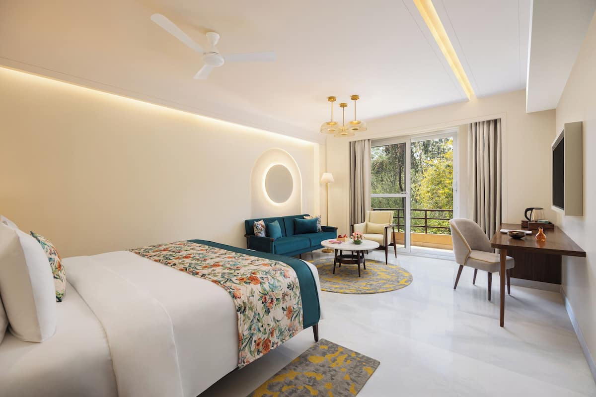Deluxe Royal Room | 2 bedrooms, premium bedding, minibar, in-room safe