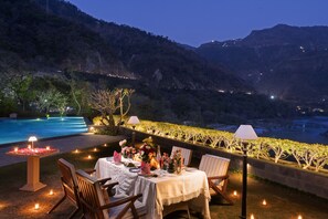 Breakfast, lunch, dinner served; international cuisine - Aloha On The Ganges, Rishikesh (Narendranagar)