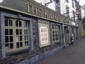 The Kilford Arms building with a sign advertising all-day breakfast, lunch, early bird evening menu, and free parking.