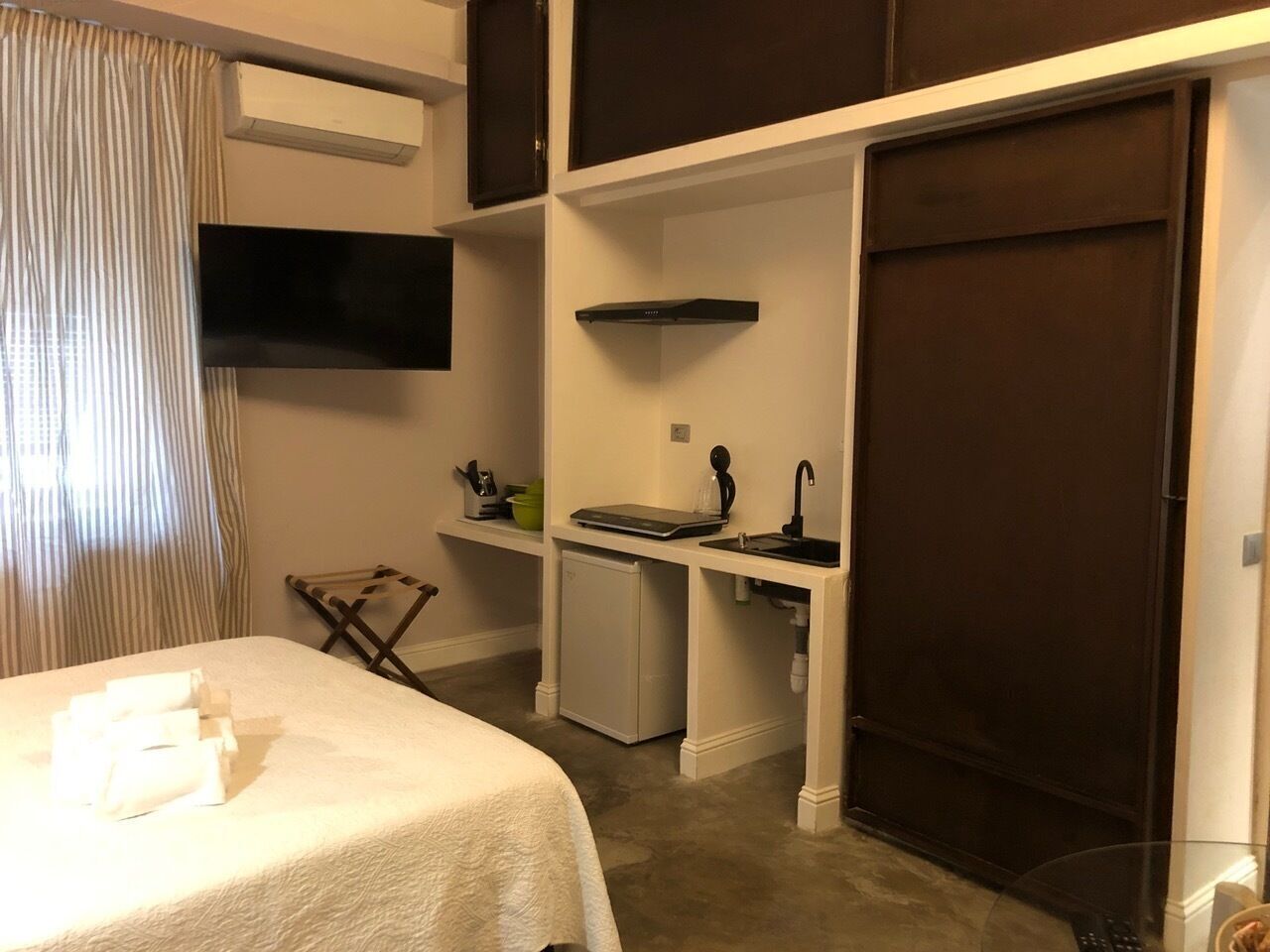 In-room safe, free WiFi, bed sheets
