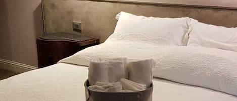 Double Room | In-room safe, free WiFi, bed sheets