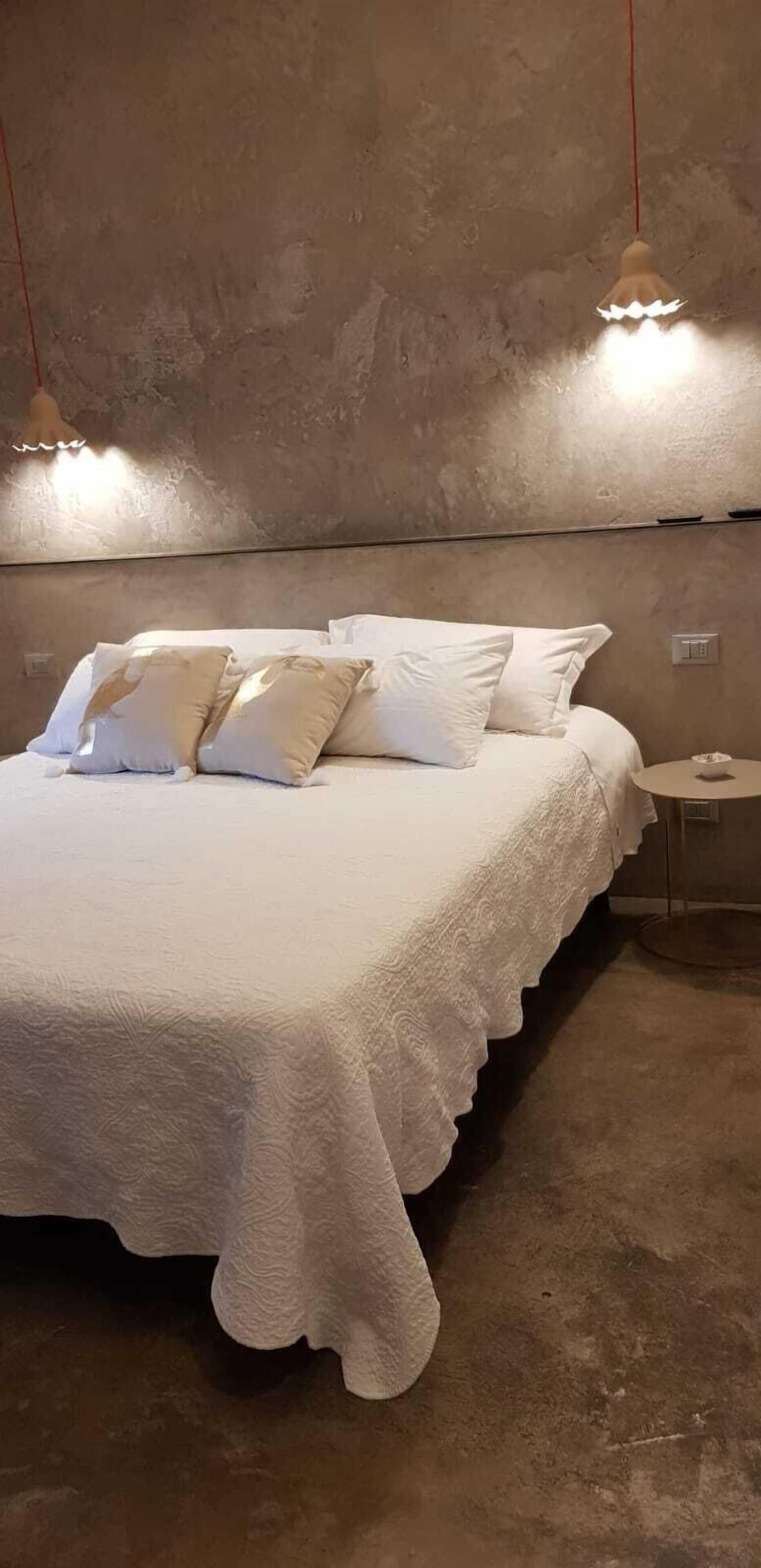 In-room safe, free WiFi, bed sheets