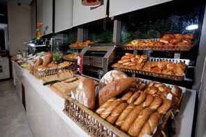 Free daily buffet breakfast