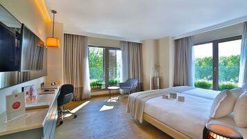 Frette Italian sheets, premium bedding, minibar, in-room safe