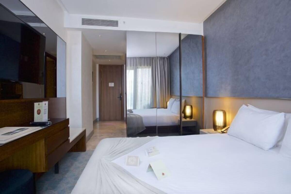 Frette Italian sheets, premium bedding, minibar, in-room safe