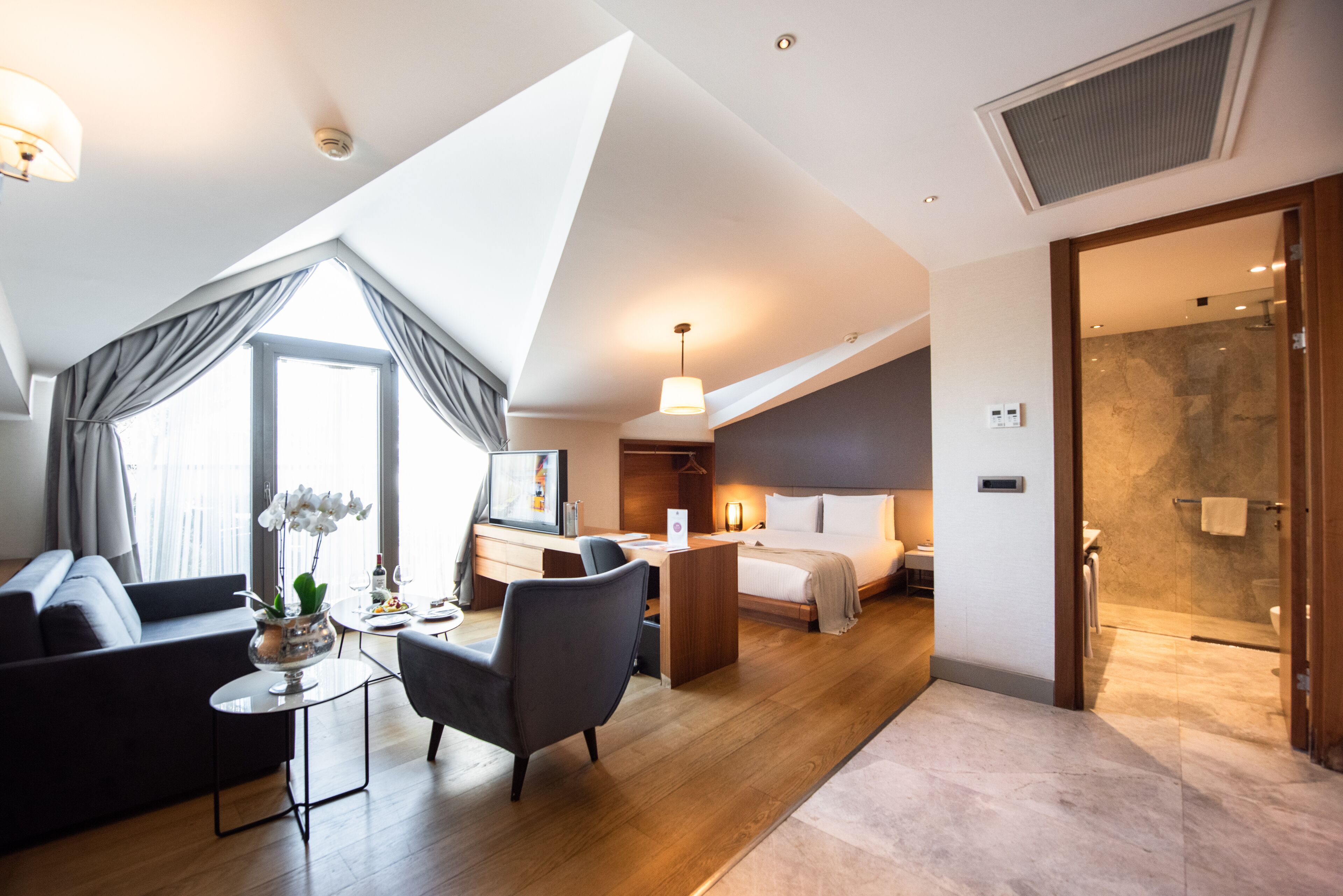 superior double room, 1 bedroom, smoking | frette italian sheets, premium bedding, minibar, in-room safe