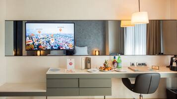 Frette Italian sheets, premium bedding, minibar, in-room safe