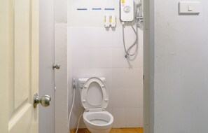 Regadera, amenidades de baño gratuitas, secadora de cabello, bidet 