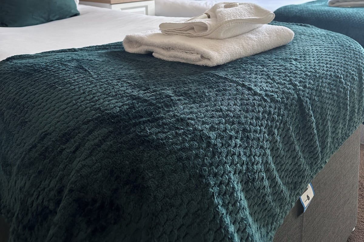 Camera Basic con letto matrimoniale o 2 letti singoli | 1 camera, una scrivania, tende oscuranti, Wi-Fi gratuito
