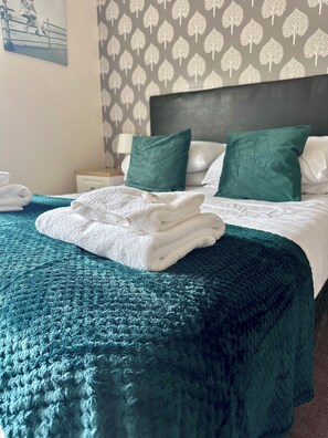 Double Room | Desk, blackout drapes, free WiFi, bed sheets - The Minworth Club & Lodge  (Sutton Coldfield)