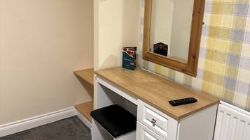 Perusstudiosviitti | 1 makuuhuone, työpöytä, pimennysverhot, ilmainen Wi-Fi