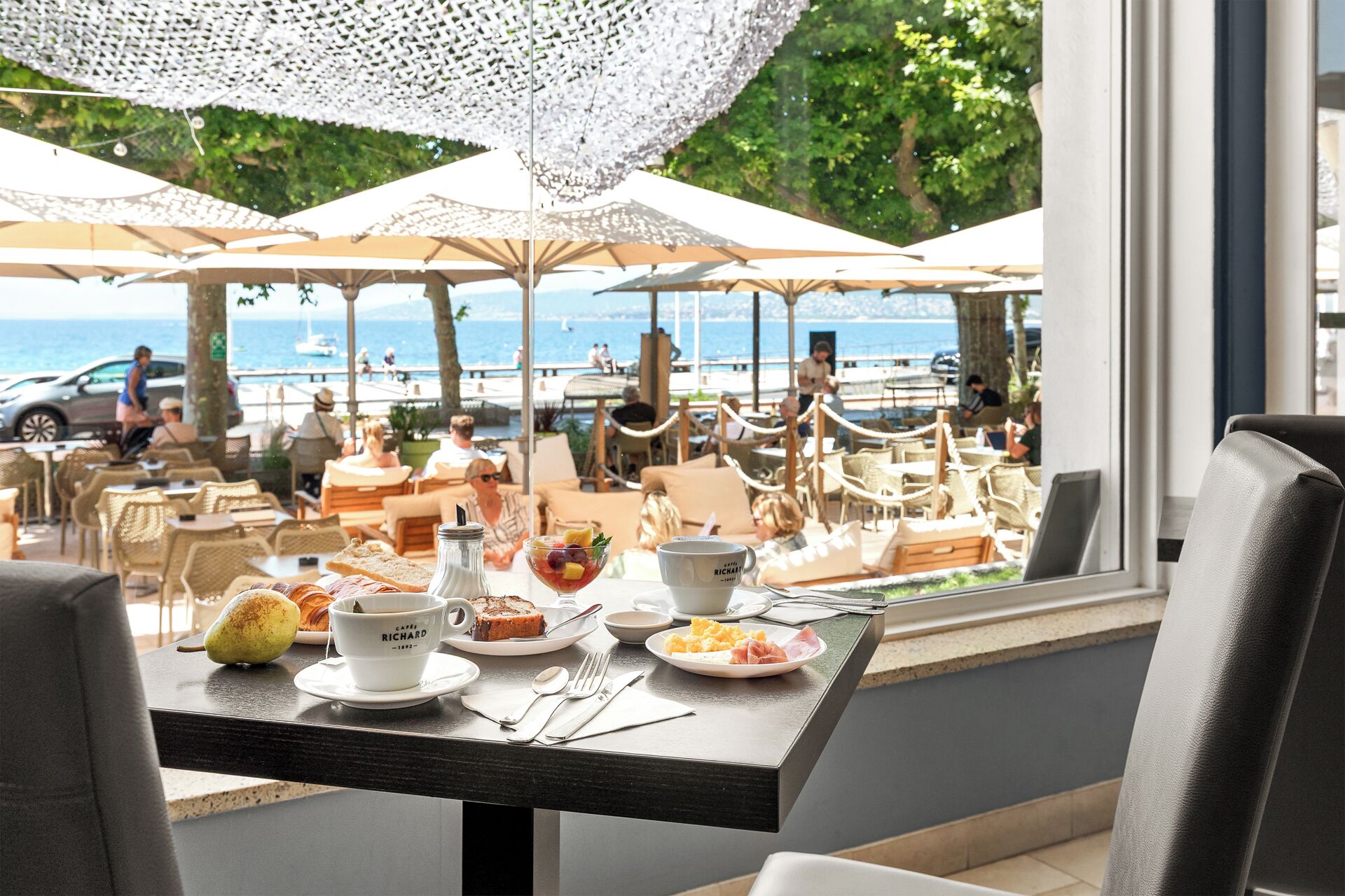 Tägliches Frühstücksbuffet gegen Gebühr