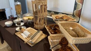 Petit déjeuner buffet servi tous les jours en supplément