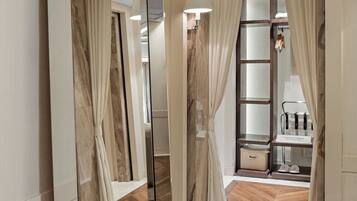 Junior Suite With Jacuzzi | Bathroom | Shower, rainfall showerhead, designer toiletries, hair dryer