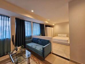 Deluxe Penthouse, 1 Bedroom, Balcony, Garden View | In-room safe, desk, soundproofing, free WiFi - Song Hung 1 Hotel & Serviced Apartments (Ho Chi Minh City)
