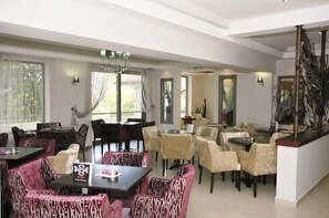 Breakfast, lunch, dinner served; Greek cuisine 