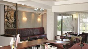 Breakfast, lunch, dinner served; Greek cuisine