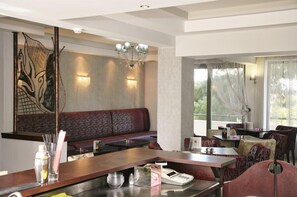 Petit déjeuner, déjeuner et dîner servis sur place