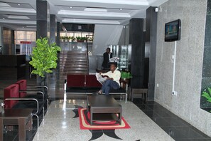 Lobby sitting area - Jades Hotel (Abuja)