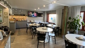 Breakfast buffet - Guesthouse Borealis (Rovaniemi)
