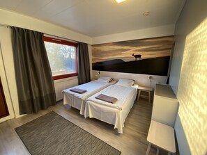 Triple Room | Desk, blackout drapes, free WiFi, bed sheets