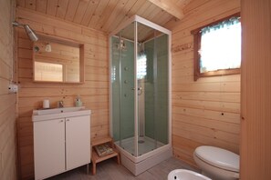Panoramic-Ferienhaus, 1 Schlafzimmer, Meerblick, zum Garten hin | Badezimmer