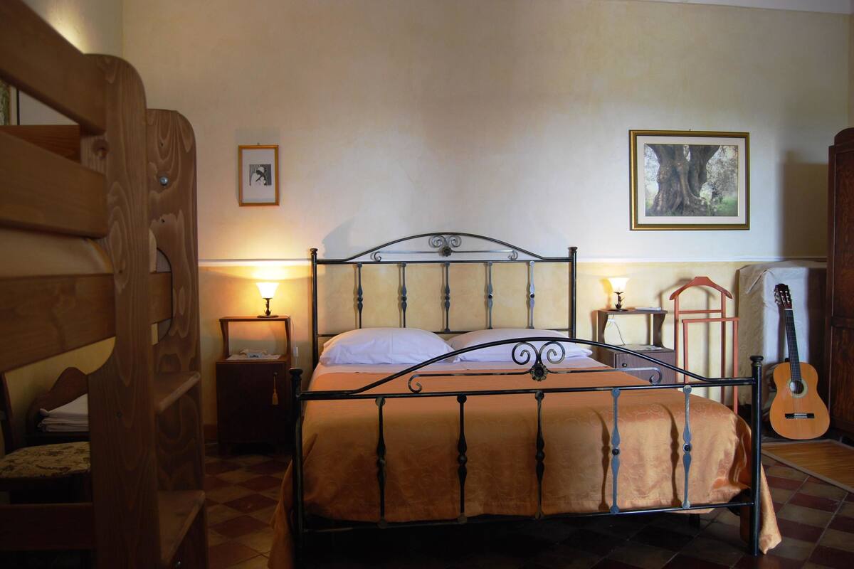 1 bedroom, premium bedding, soundproofing, iron/ironing board