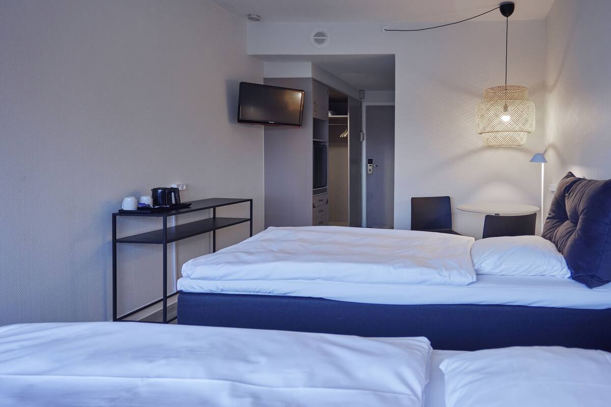 twin room | free wifi, bed sheets