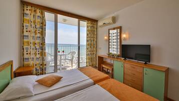 Habitación doble, vista al parque | Vista a la playa o el mar